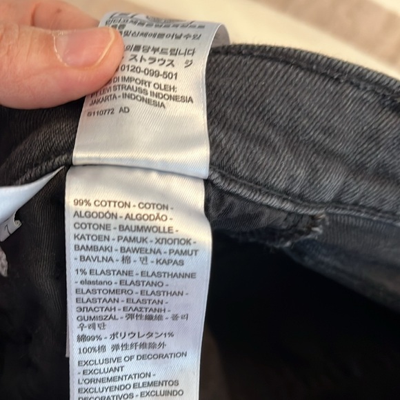 Levi's High Waisted Mom Flash Black Jeans Size 27, 24L  Petite. - Picture 6 of 15